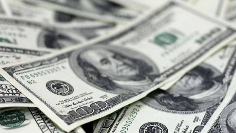 El dólar blue subió a $209 y marcó un nuevo récord.&nbsp;