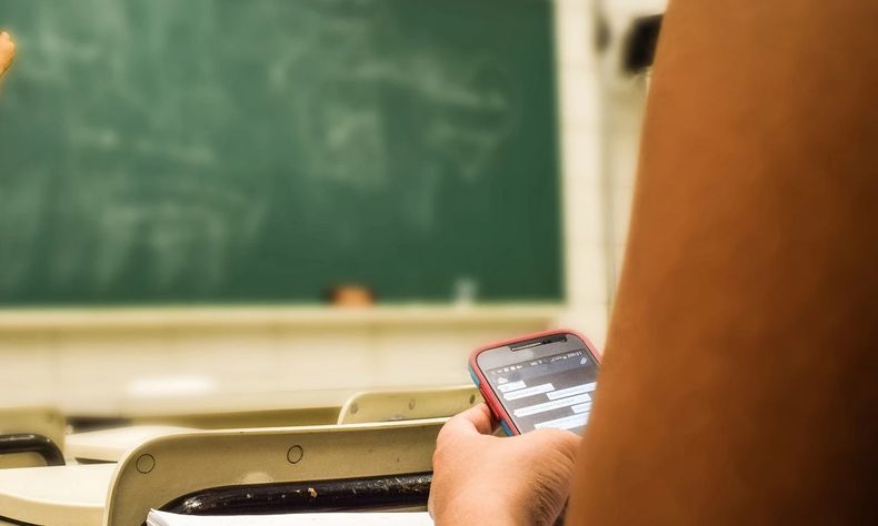 Celulares en las aulas (Foto ilustrativa)