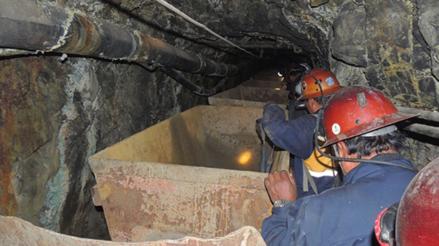 Cinco mineros murieron sepultados en un derrumbe en una mina de oro en Bolivia. (Foto: Comibol)