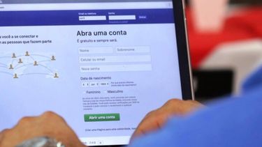 Facebook reflota una vieja opción para buscar trabajo:  ¿cómo funciona?