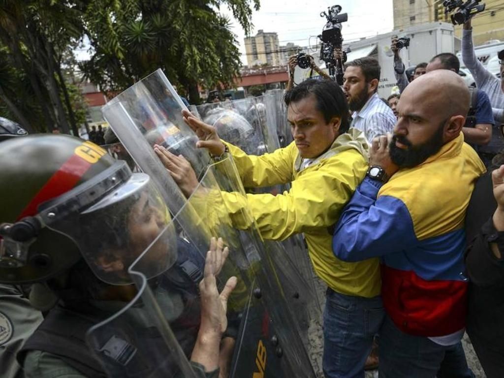 Diputados contra Gendarmería