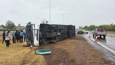 Mendoza: volcó un micro con 22 pasajeros y hay heridos leves.&nbsp;