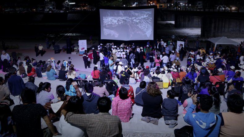 Festival sobre ruedas: se estrenó la pantalla móvil que llegará a toda la provincia