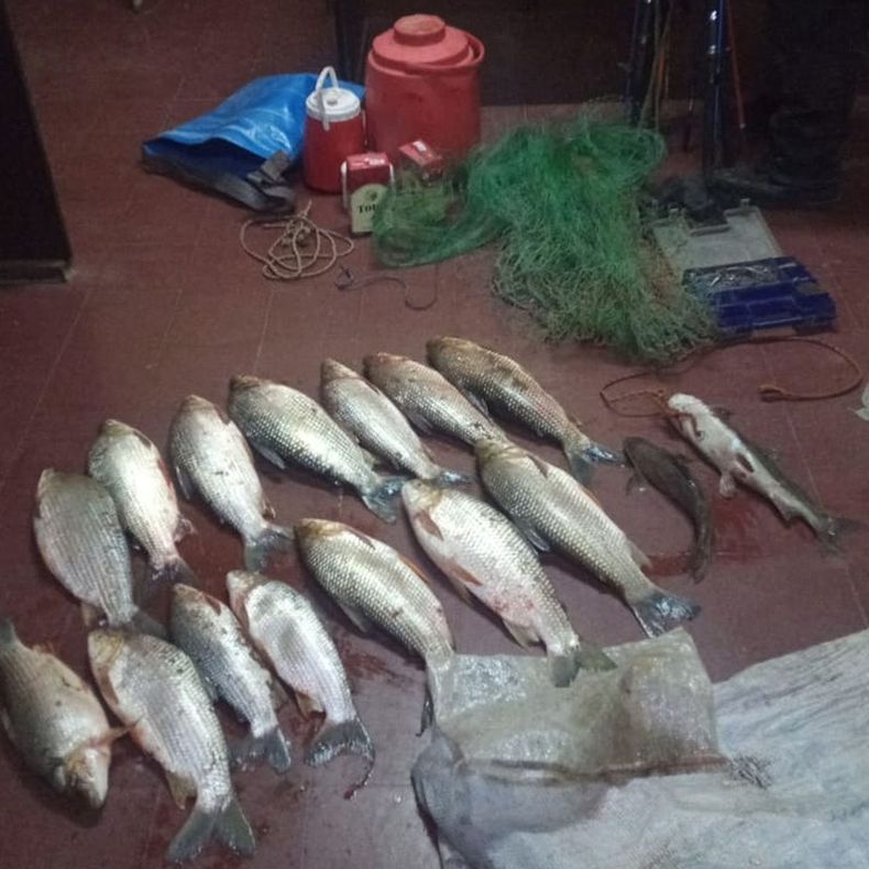 Cinco personas romiero laveda de pesca y quedaron demoradas