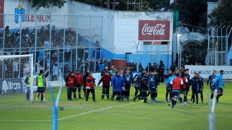 agresion de policia de Salta (1)