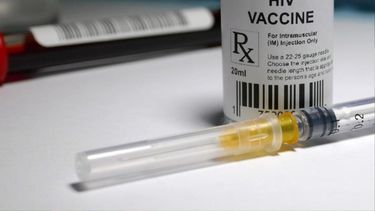 Empiezan a probar en humanos una vacuna contra el VIH