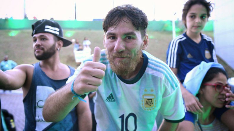 ¡Pero si estás igual! Apareció el doble de Messi y el parecido es alucinante
