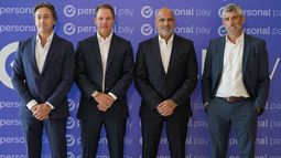 De izquierda a derecha: Juan Parma, CEO de Banco Macro, Jorge Brito, Presidente de Banco Macro, Roberto Nobile, CEO de Personal, y Martín Heine, CEO de Personal Pay.&nbsp;&nbsp;