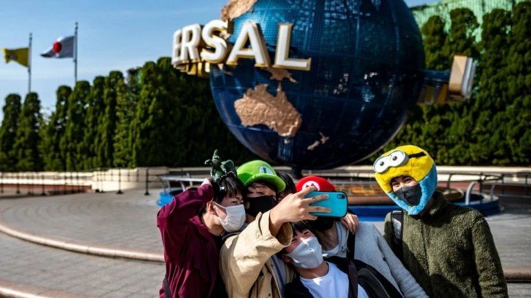 Después de meses de retraso a causa de la pandemia, el primer parque de atracciones basado el universo de Nintendo abrió sus puertas el jueves - Philip FONG - AFP