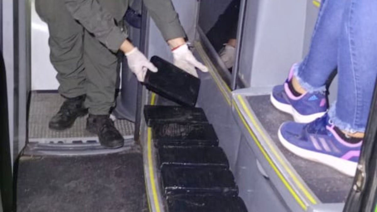 En un colectivoque salió de Jujuy hallaron cocaína escondida en el baño&nbsp;