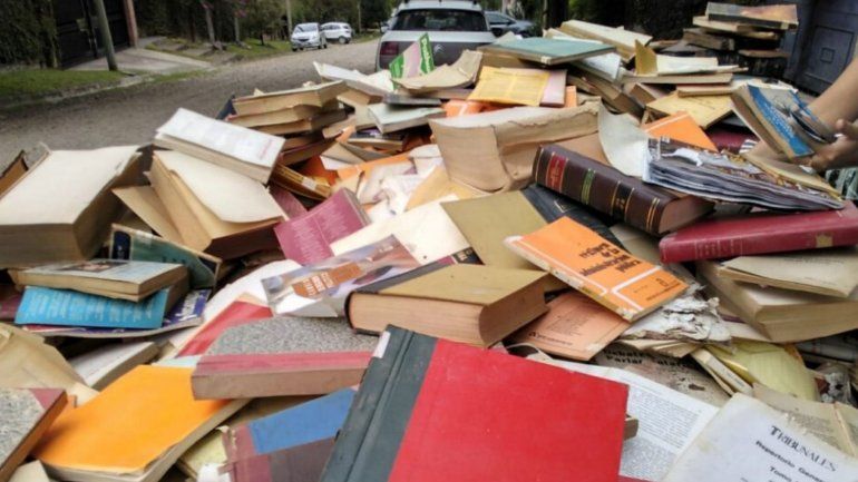 Libros tirados.jpg