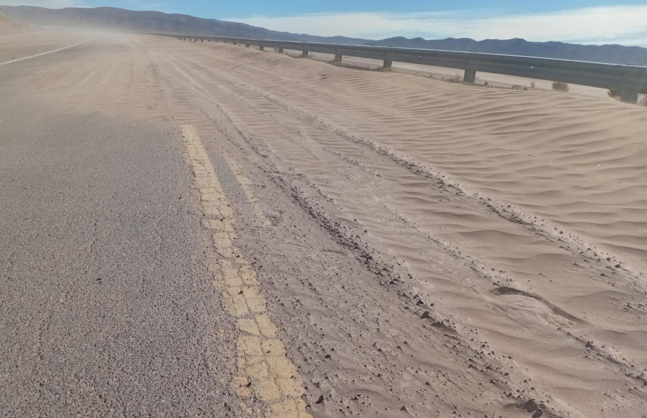 Ruta Nacional 52 - arena sobre la calzada&nbsp;