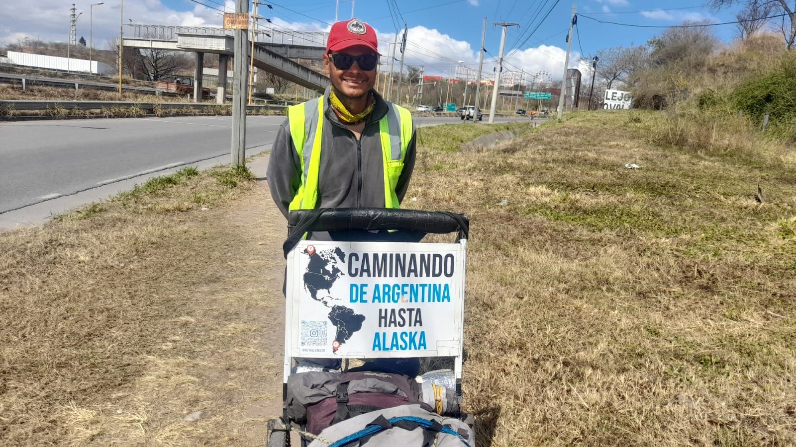 Venezolano camina de Ushuaia a Alaska y pasó por Jujuy.