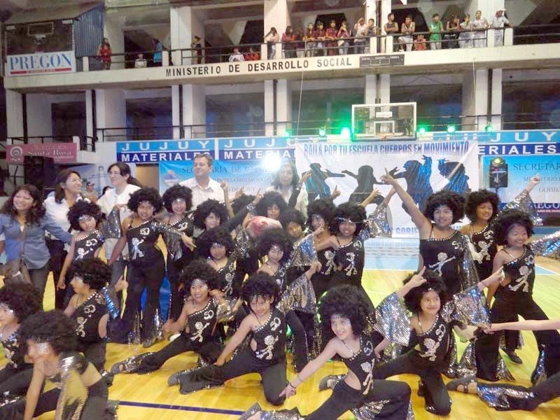 Baila por tu escuela