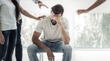 Es recomendable pedir ayuda en el entorno y comenzar una terapia. Es recomendable pedir ayuda en el entorno y comenzar una terapia.