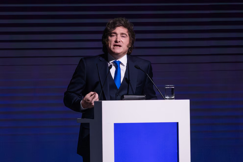 La Oficina del Presidente de la República Argentina, Javier Milei, informó, a través de un comunicado, que el país seguirá de cerca la evolución de la emergencia en Venezuela y está dispuesto a ofrecer colaboración humanitaria