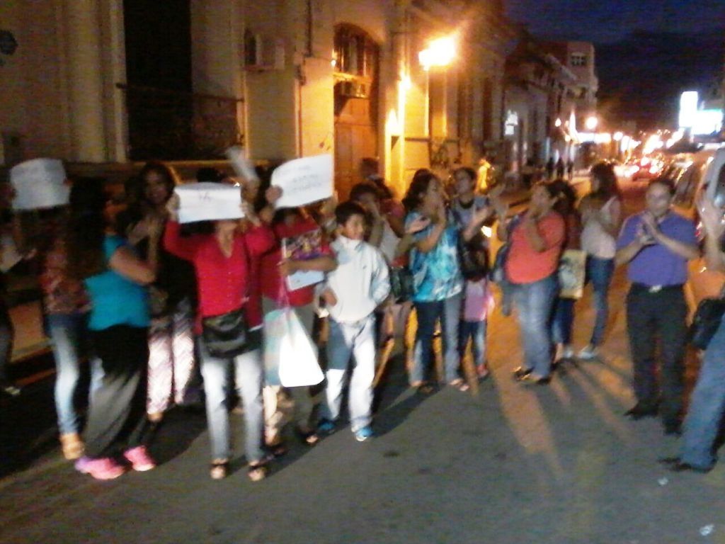 Maestros protestando en ADEP