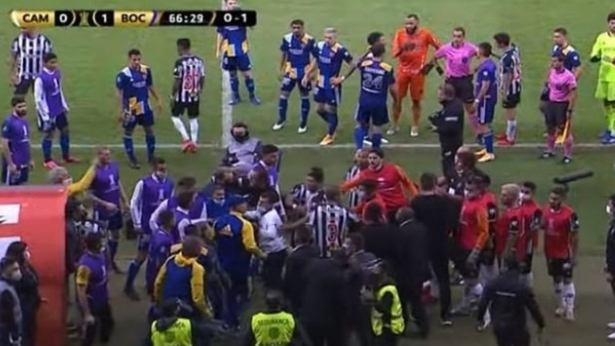 Incidentes al finalizar el partido de Boca - Mineiro