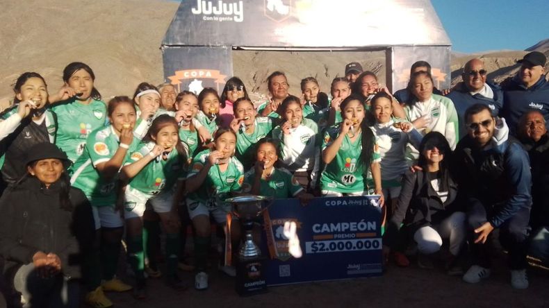 Atlético El Carmen es campeón de fútbol femenino en la Copa Jujuy