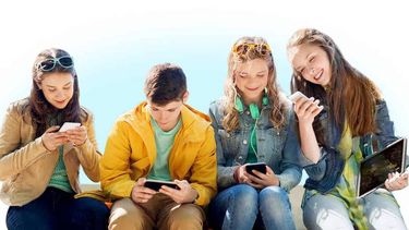 La Universidad de Málaga en España reveló un estudio para entender qué pasa en la mente de los jóvenes cuando se quedan una semana sin su teléfono celular. 