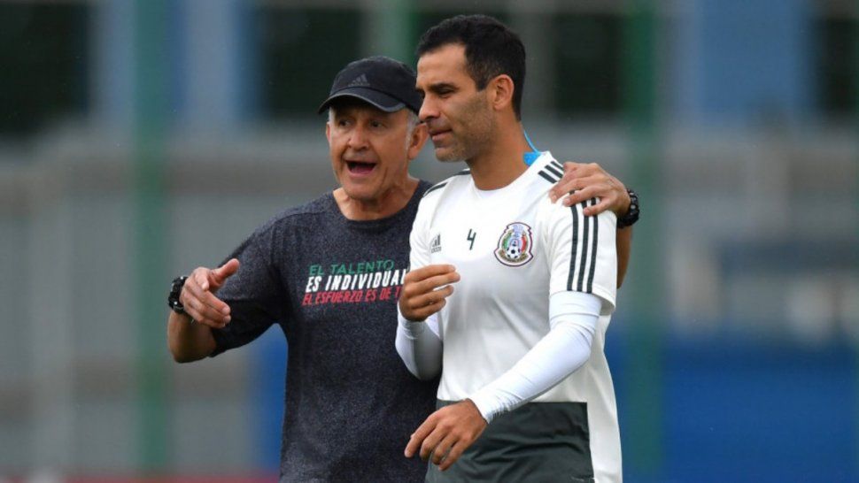 Rafa Márquez entrena con otra ropa y no puede tomar las mismas bebidas