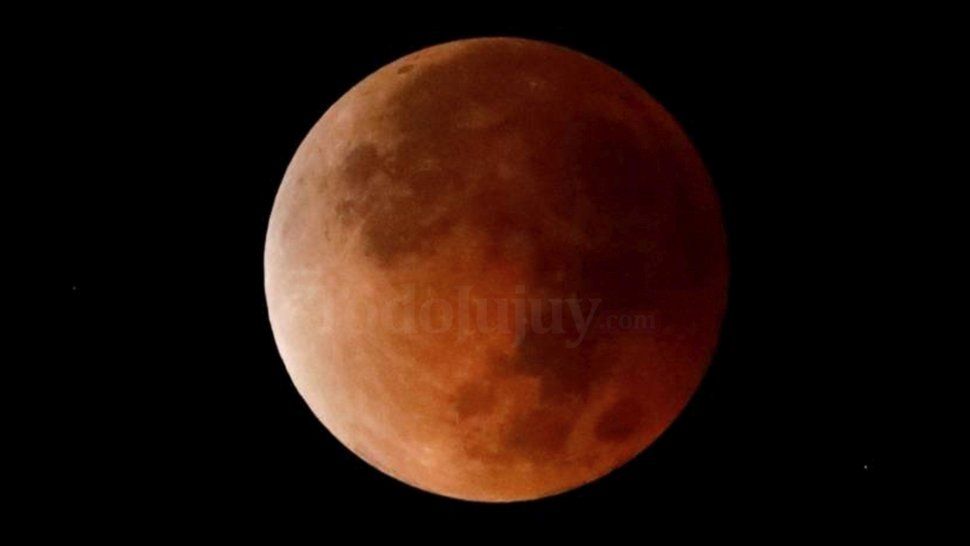 ¡Un espectáculo único! Así se vio la superluna de sangre desde las Salinas