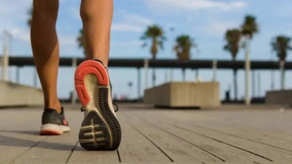 Caminar al menos 3.967 pasos al día reduce el riesgo de muerte por cualquier causa.