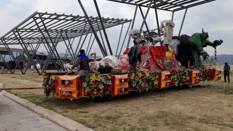 Fiesta Nacional de los Estudiantes: Trasladan la carroza de la EET de Maimará desde Ciudad Cultural