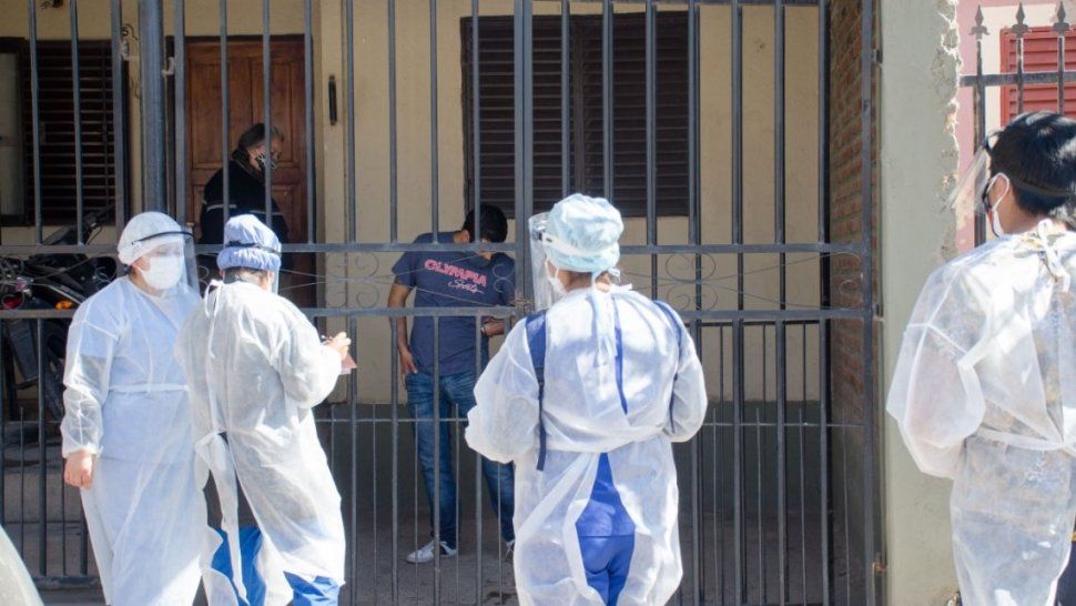 operativos en los barrios: detectan cientos de personas con sintomas de coronavirus