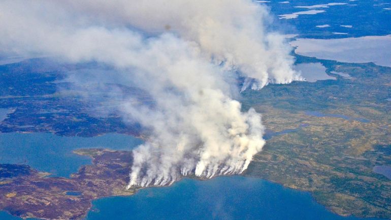 Un estudio reciente con datos de la misión ECOSTRESS de la NASA encontró relaciones entre la intensidad de un incendio forestal y el estrés hídrico. 