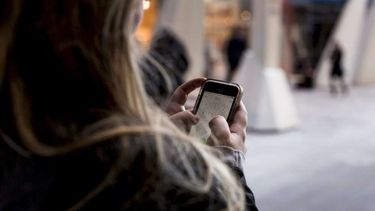 La mitad de los argentinos teme que sus parejas los espíen con apps.&nbsp;