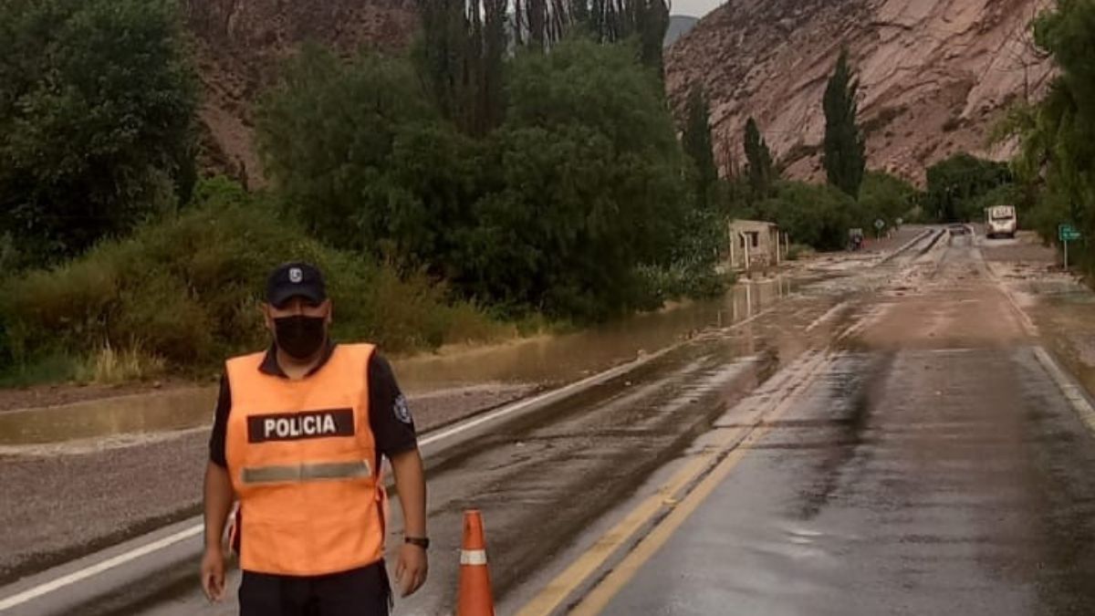 Corte total en El Perchel por crecida del río