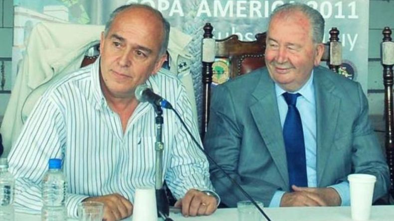 Raúl Ulloa junto a Julio Grondona