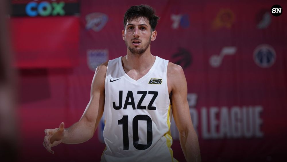 Leandro Bolmaro, de 22 años, seguirá en la NBA por segundo año.