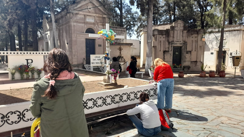 Todo Jujuy | Día de todos los santos: jujeños visitan los cementerios