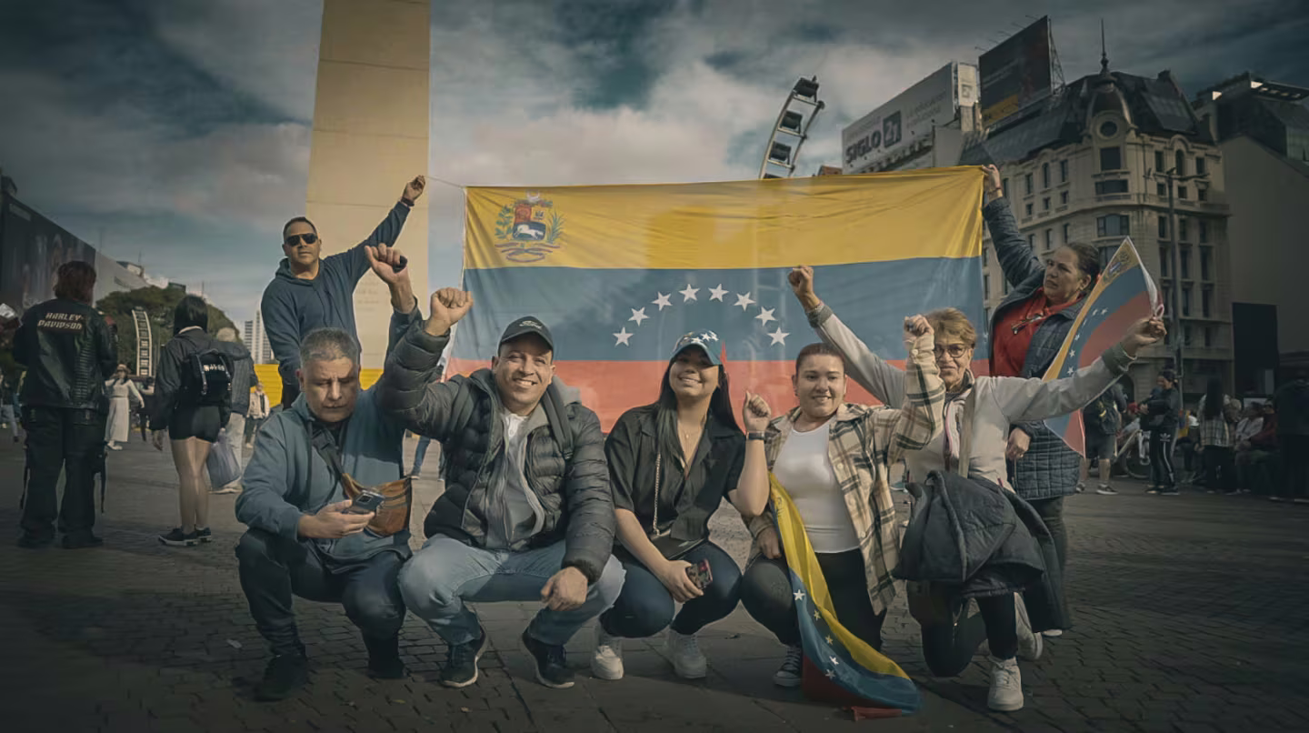 masiva concentracion en el obelisco contra el gobierno de nicolas maduro