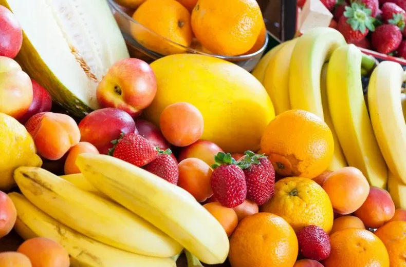 Si guardás las bananas con el resto de las frutas se acelerará el proceso de maduración. (Foto: Archivo)