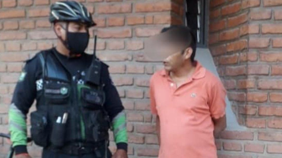 un hombre golpeo a una mujer en pleno centro e intento huir
