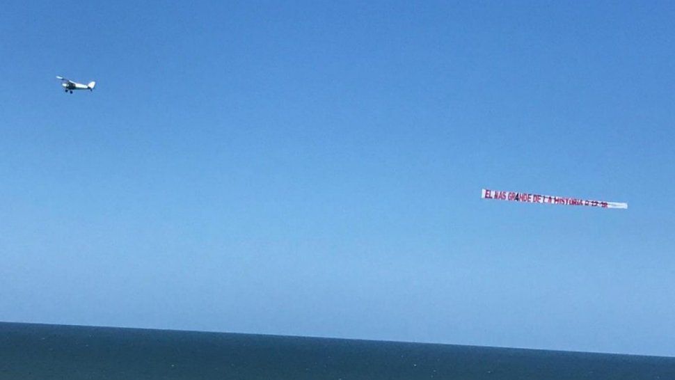 Mirá la ingeniosa burla de hinchas de River a Boca en la Costa Atlántica