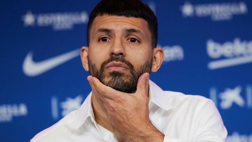 El Kun Agüero anunció en conferencia que deja el fútbol