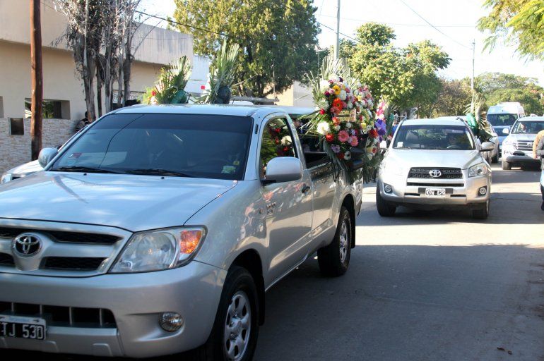 Una multitud acompañó al senador Naidenoff al entierro de ...
