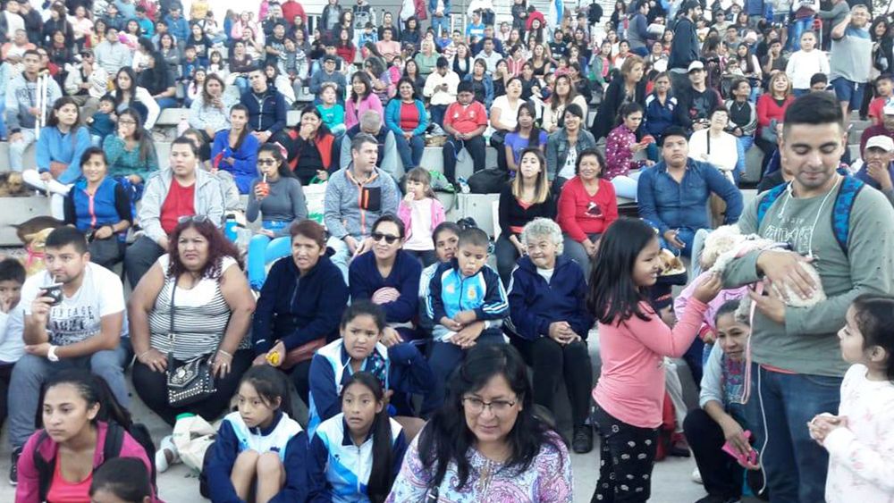Exitoso perrotón en el parque lineal