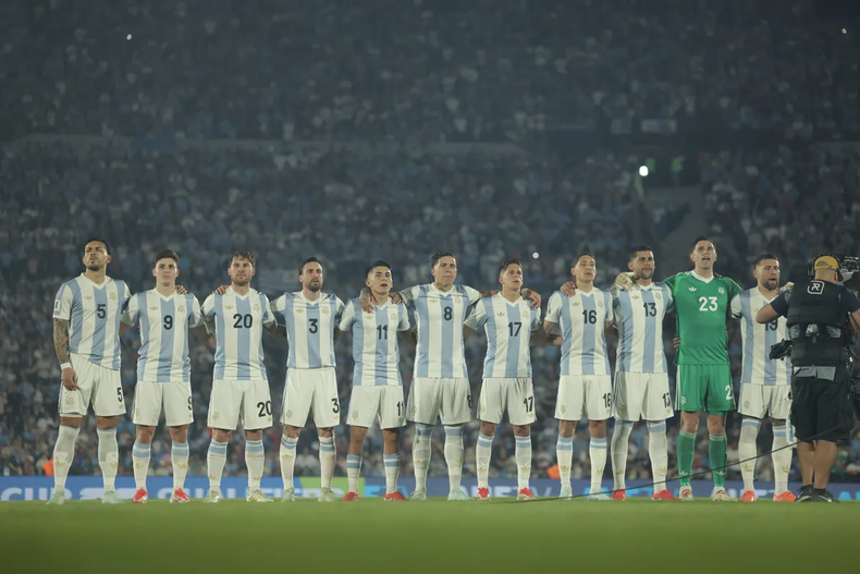Argentina, el campeón del mundo y de América vuelve a presentarse en el estadio Monumental. Su rival esta vez será Colombia.