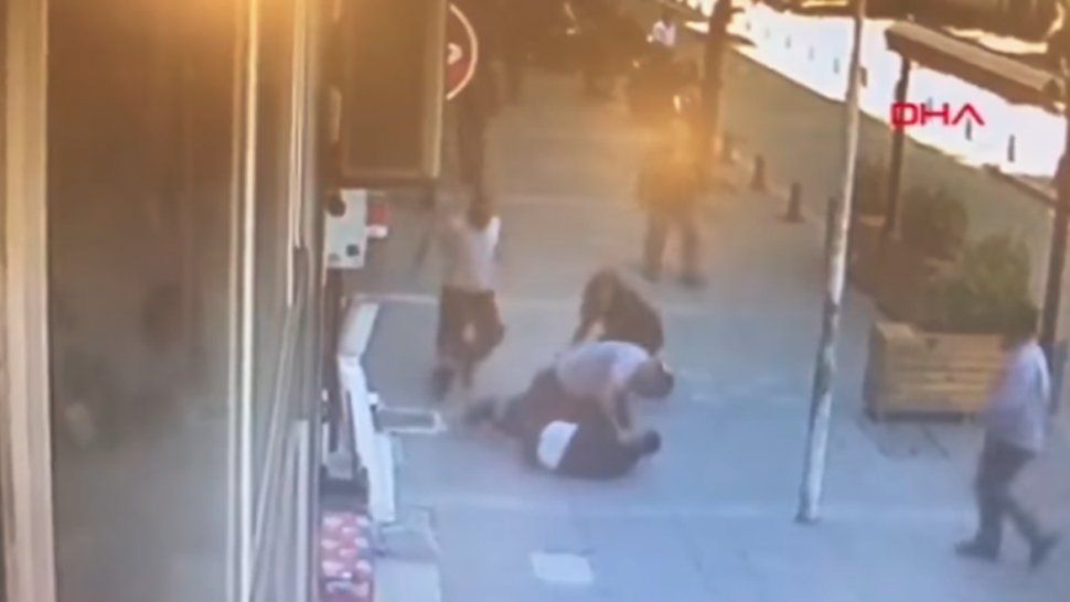 Noqueó de un cabezazo a un hombre que agredía a su ex en plena calle