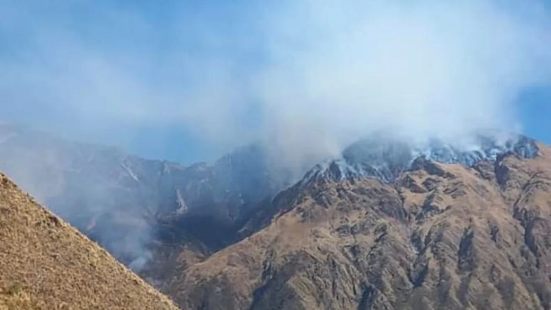Terrible incendio forestal en Cerro Azul .