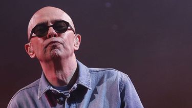 El Indio Solari publicó dos temas inéditos de su banda. Se llaman Quema el celo y Rock de las abejas.