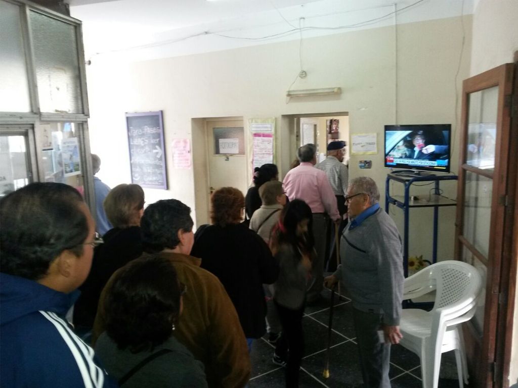 Colas para obtener los pases libres