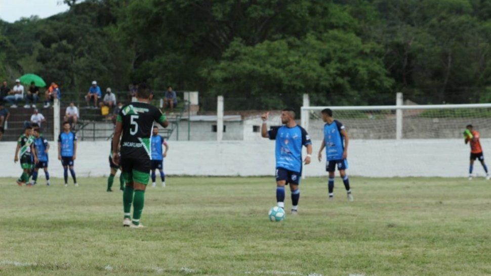 Torneo Regional / Talleres venció a Atlético El Carmen (foto gentileza prensa Talleres de Perico).&nbsp;