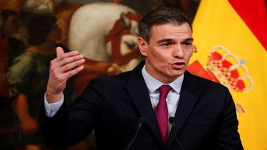 Pedro Sánchez argumentó la decisión de retirar la embajadora de Buenos Aires