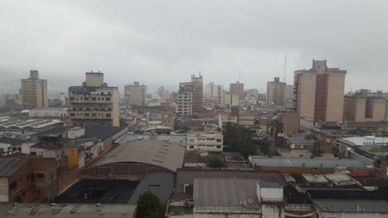 No guardes el paraguas: lluvias para la toda la semana, también algo de calor e inestablidad